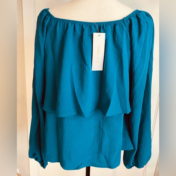 NWT Beautiful Light Weight Pull on Blouse with Elastic Neckline Size S, M, L 🤩 - Picture 2 of 4